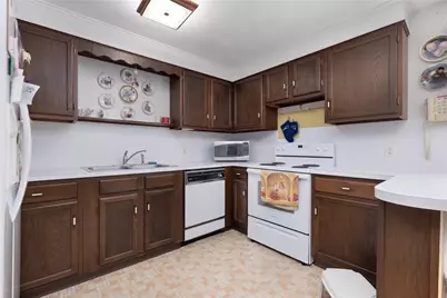 16 Dresden Street, Cranston, RI 02910 - Photo 9