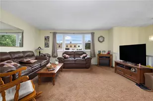 16 Dresden St, Cranston, RI 02910 - Photo 7