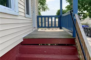 32 Sisson St, Pawtucket, RI 02860 - Photo 5