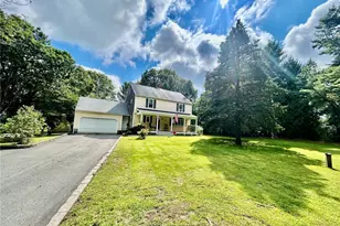 49 Captains Cir, Tiverton, RI 02878 - Photo 3