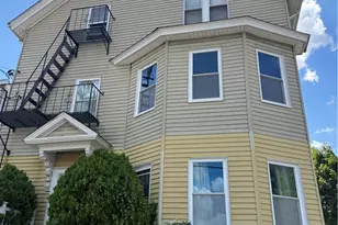 35 Hunts Ave, Pawtucket, RI 02861 - Photo 1