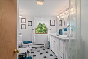 132 Davis Ave, Cranston, RI 02910 - Photo 27