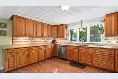 132 Davis Avenue, Cranston, RI 02910 - Photo 17
