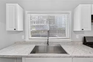 37 Ross St, Woonsocket, RI 02895 - Photo 3