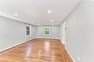 33 Old Oak Dr, Warwick, RI 02886 - Photo 9