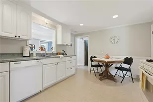 166 Puritan Dr, Warwick, RI 02888 - Photo 9