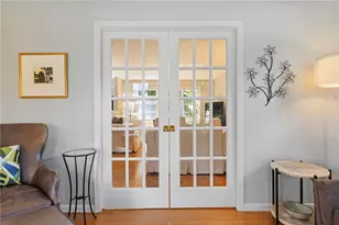 38 Lindsay Ln, Cranston, RI 02921 - Photo 9