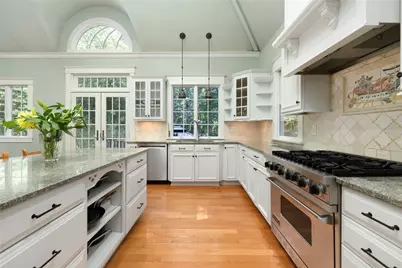 26 Thayer Avenue, Narragansett, RI 02882 - Photo 11