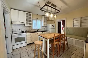 26 Calvert St, Newport, RI 02840 - Photo 9