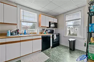31 W Narragansett Ave, Newport, RI 02840 - Photo 9