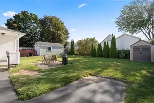 25 Hollywood Ave, Warwick, RI 02888 - Photo 15