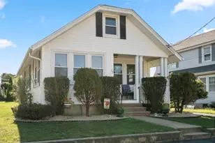 25 Hollywood Ave, Warwick, RI 02888 - Photo 1