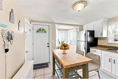 70 Overland Avenue, Cranston, RI 02910 - Photo 5
