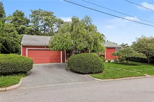 15 Cambria Ct, Pawtucket, RI 02860 - Photo 1