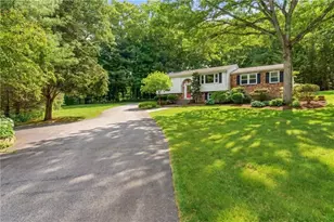 8 Ledgemont Dr, Lincoln, RI 02865 - Photo 1