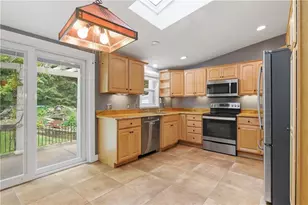 8 Ledgemont Dr, Lincoln, RI 02865 - Photo 9