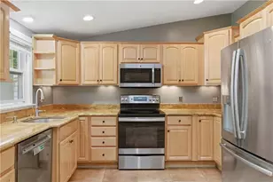 8 Ledgemont Dr, Lincoln, RI 02865 - Photo 11