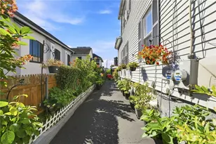 44 Lawn Ave, Pawtucket, RI 02860 - Photo 3