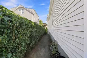 44 Lawn Ave, Pawtucket, RI 02860 - Photo 9