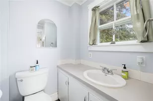9 Cummings Rd, Newport, RI 02840 - Photo 17