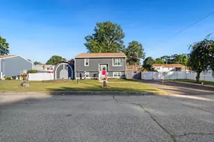 24 Arden Ct, Warwick, RI 02889 - Photo 3
