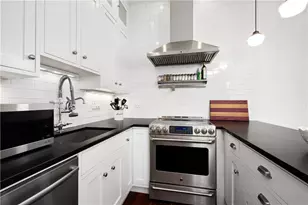 22 Halsey St, Providence, RI 02906 - Photo 9
