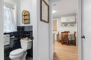 7 Beach St, Newport, RI 02840 - Photo 9