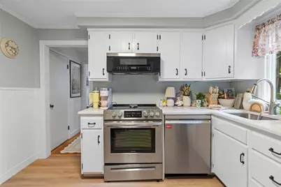 7 Beach Street, Newport, RI 02840 - Photo 15