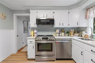 7 Beach St, Newport, RI 02840 - Photo 15