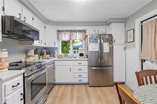 7 Beach St, Newport, RI 02840 - Photo 13