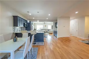 902 Hunting Hill Dr, Cumberland, RI 02864 - Photo 9