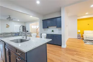 902 Hunting Hill Dr, Cumberland, RI 02864 - Photo 3