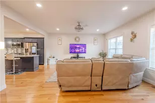 902 Hunting Hill Dr, Cumberland, RI 02864 - Photo 7