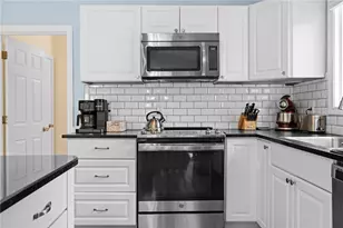 110 Winsor Ave, North Kingstown, RI 02852 - Photo 17