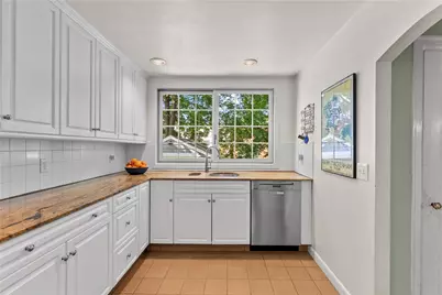 14 Creston Way, Providence, RI 02906 - Photo 17