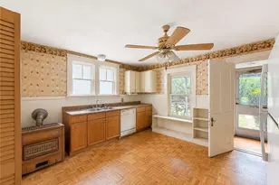 39 Illinois St, Central Falls, RI 02863 - Photo 23