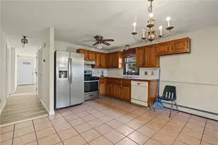 29 Stillwater Ave, Providence, RI 02908 - Photo 3