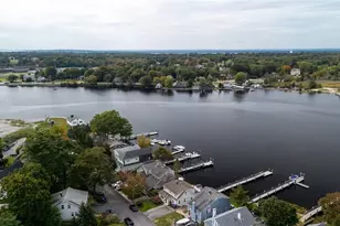 11 Riverview Dr, Barrington, RI 02806 - Photo 3