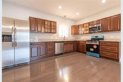 184 Avenue C #-2, Woonsocket, RI 02895 - Photo 5