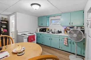 20 Oakton St, Woonsocket, RI 02895 - Photo 9