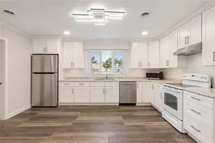 30 Wardlaw Ct, Providence, RI 02908 - Photo 7