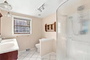 201 Randolph Ave, Tiverton, RI 02878 - Photo 17