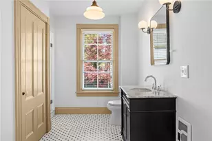 18 Barney St, Newport, RI 02840 - Photo 15