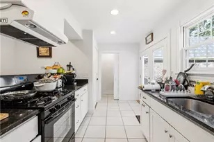 24 Annandale Rd, Newport, RI 02840 - Photo 15