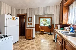 23 Whitford Ave, Pawtucket, RI 02860 - Photo 7