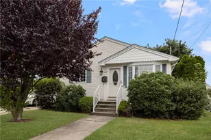 330 Daggett Ave, Pawtucket, RI 02861 - Photo 1