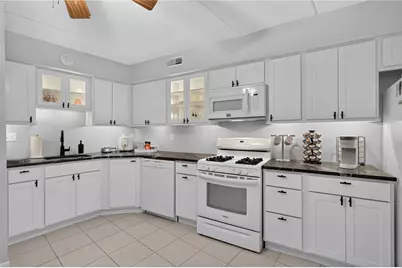 650 East Greenwich Avenue #3/405, West Warwick, RI 02890 - Photo 9