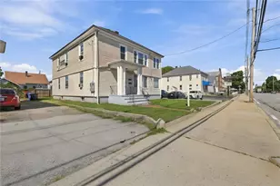904 Newport Ave, Pawtucket, RI 02861 - Photo 1