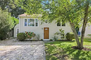 38 Lakeview Dr, Narragansett, RI 02882 - Photo 1