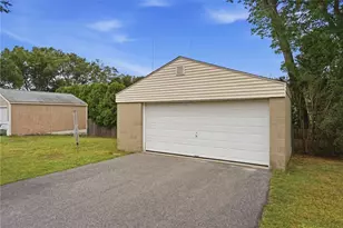 22 Larchmere Dr, East Providence, RI 02916 - Photo 5